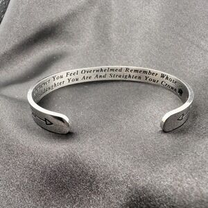 Vintage Y2K Silver Tone Straighten Your Crown Arrow Open Cuff Bracelet Jewelry